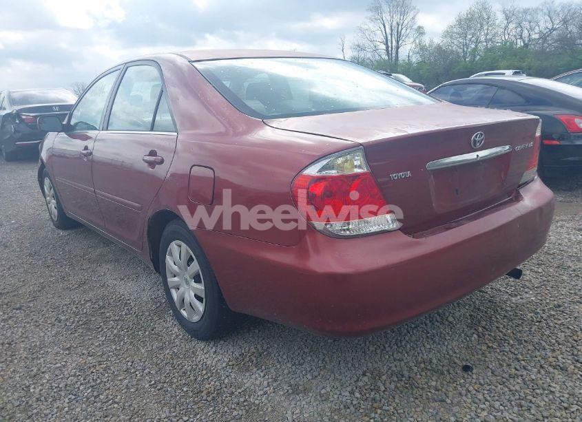 Photo 3 of 2005 Toyota Camry LE (VIN 4T1BE32K75U102935)