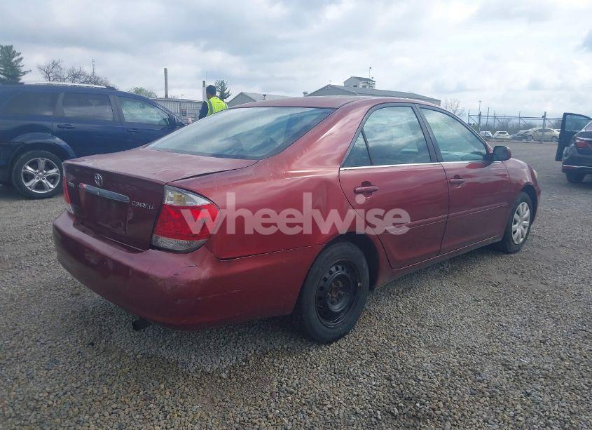 Photo 4 of 2005 Toyota Camry LE (VIN 4T1BE32K75U102935)
