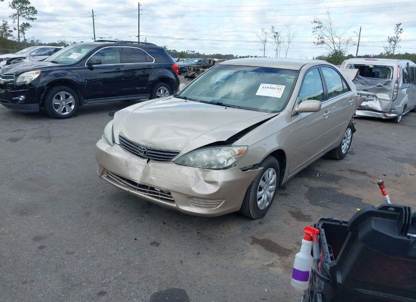 Photo 2 of 2005 Toyota Camry LE (VIN 4T1BE32K75U103258)