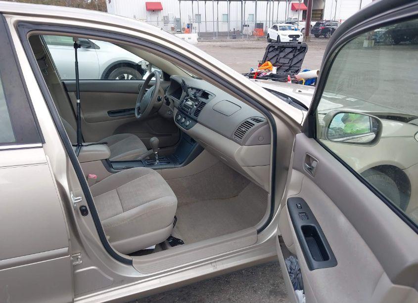 Photo 5 of 2005 Toyota Camry LE (VIN 4T1BE32K75U103258)