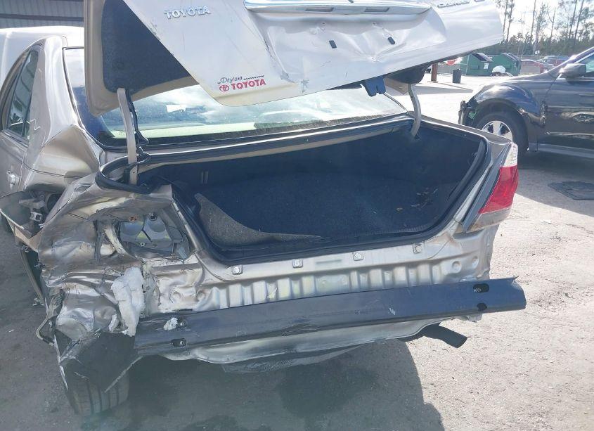 Photo 6 of 2005 Toyota Camry LE (VIN 4T1BE32K75U103258)