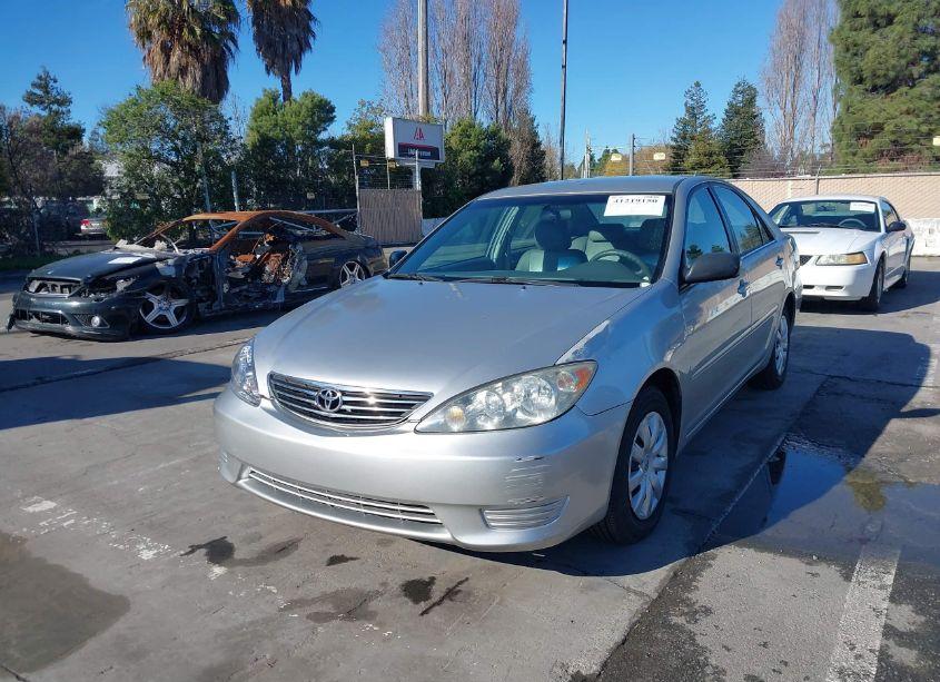 Photo 2 of 2005 Toyota Camry STD (VIN 4T1BE32K75U420120)