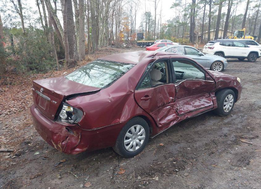 Photo 4 of 2005 Toyota Camry LE (VIN 4T1BE32K75U426192)