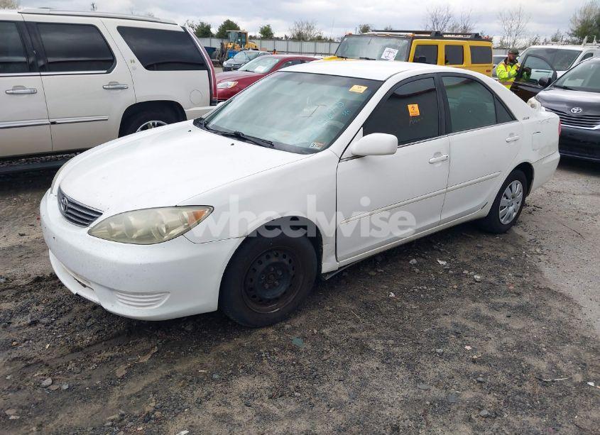 Photo 2 of 2005 Toyota Camry LE (VIN 4T1BE32K75U433174)