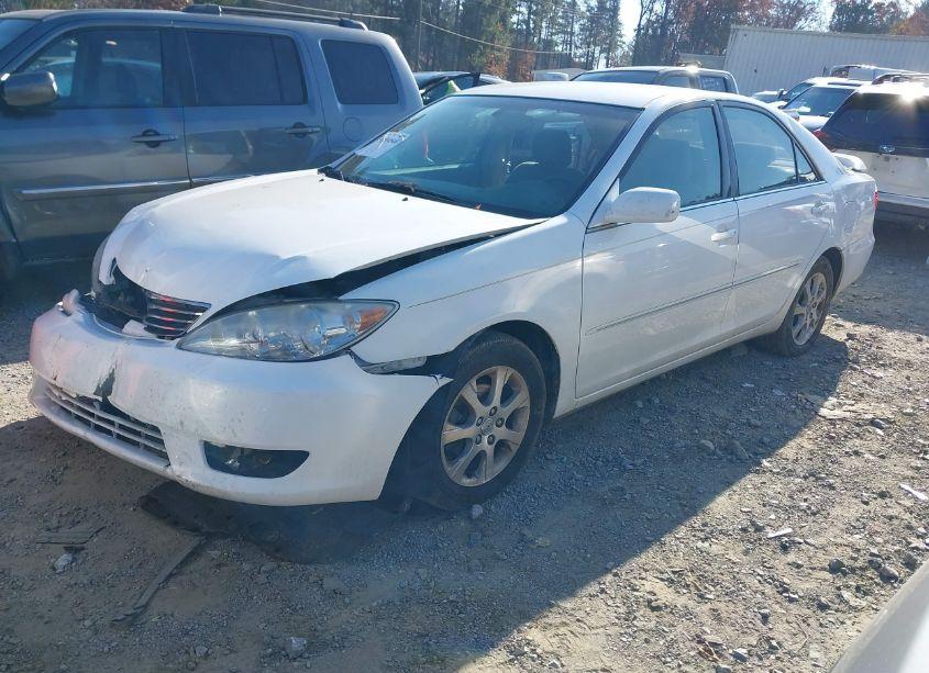 Photo 2 of 2005 Toyota Camry XLE (VIN 4T1BE32K75U532738)