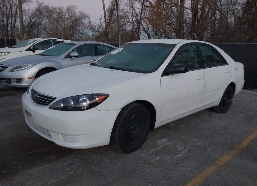 Photo 2 of 2005 Toyota Camry LE (VIN 4T1BE32K75U568834)
