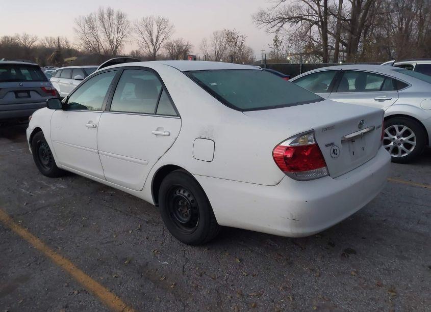 Photo 3 of 2005 Toyota Camry LE (VIN 4T1BE32K75U568834)