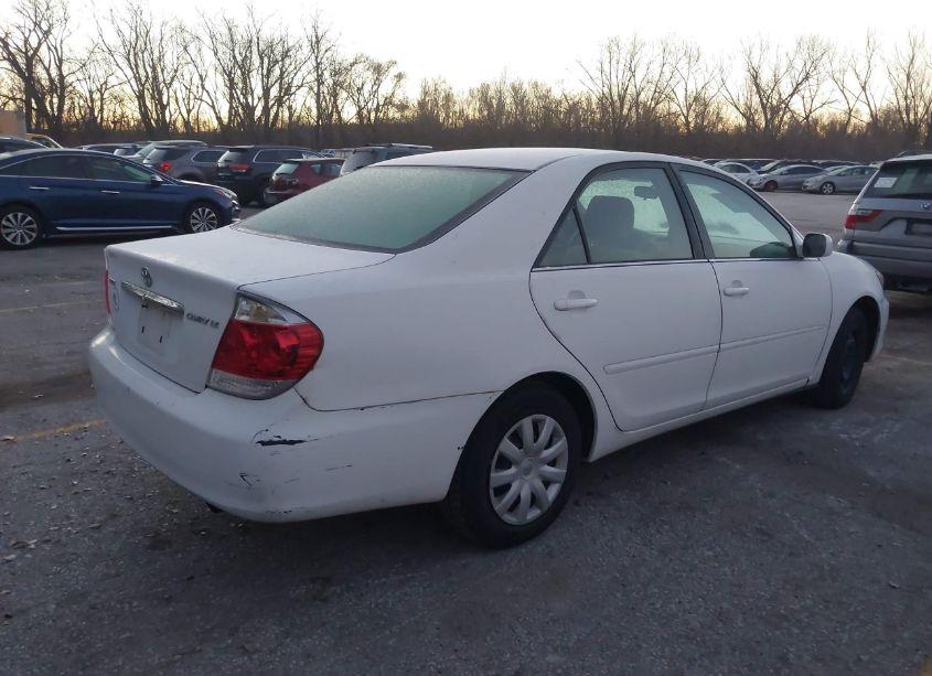 Photo 4 of 2005 Toyota Camry LE (VIN 4T1BE32K75U568834)