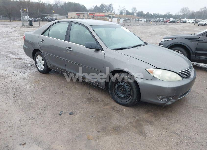 2005 Toyota Camry STD (VIN 4T1BE32K75U570521) main photo