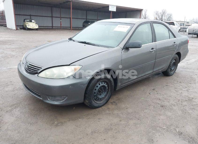 Photo 2 of 2005 Toyota Camry STD (VIN 4T1BE32K75U570521)