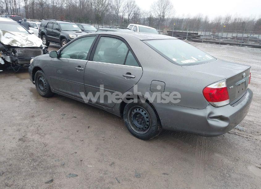 Photo 3 of 2005 Toyota Camry STD (VIN 4T1BE32K75U570521)