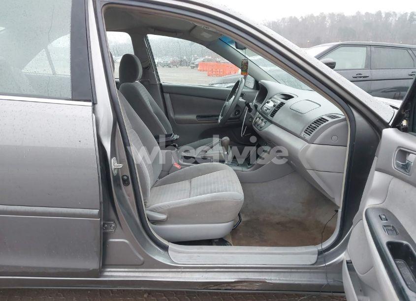 Photo 5 of 2005 Toyota Camry STD (VIN 4T1BE32K75U570521)