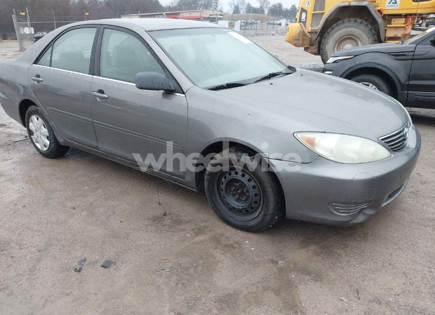 Photo 6 of 2005 Toyota Camry STD (VIN 4T1BE32K75U570521)