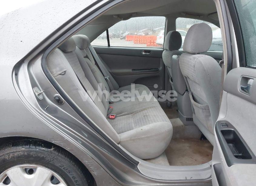 Photo 8 of 2005 Toyota Camry STD (VIN 4T1BE32K75U570521)