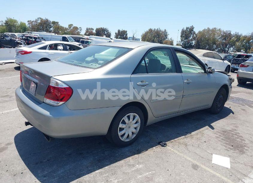 Photo 4 of 2005 Toyota Camry LE (VIN 4T1BE32K75U572107)