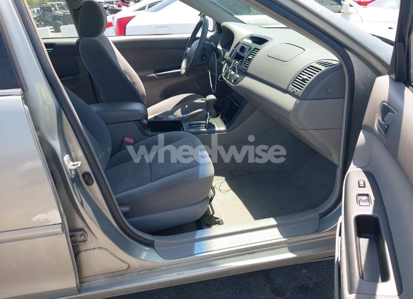 Photo 5 of 2005 Toyota Camry LE (VIN 4T1BE32K75U572107)