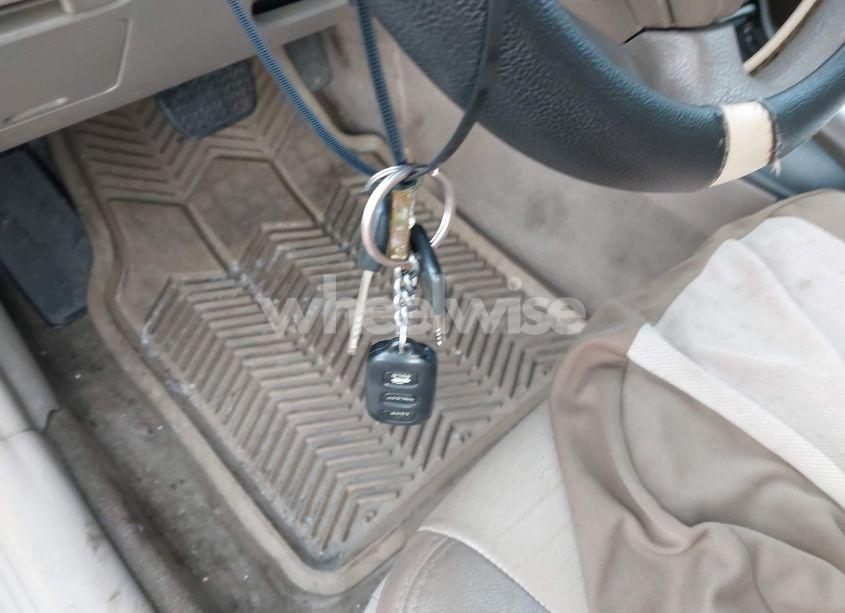 Photo 11 of 2005 Toyota Camry LE/XLE/SE (VIN 4T1BE32K75U610371)