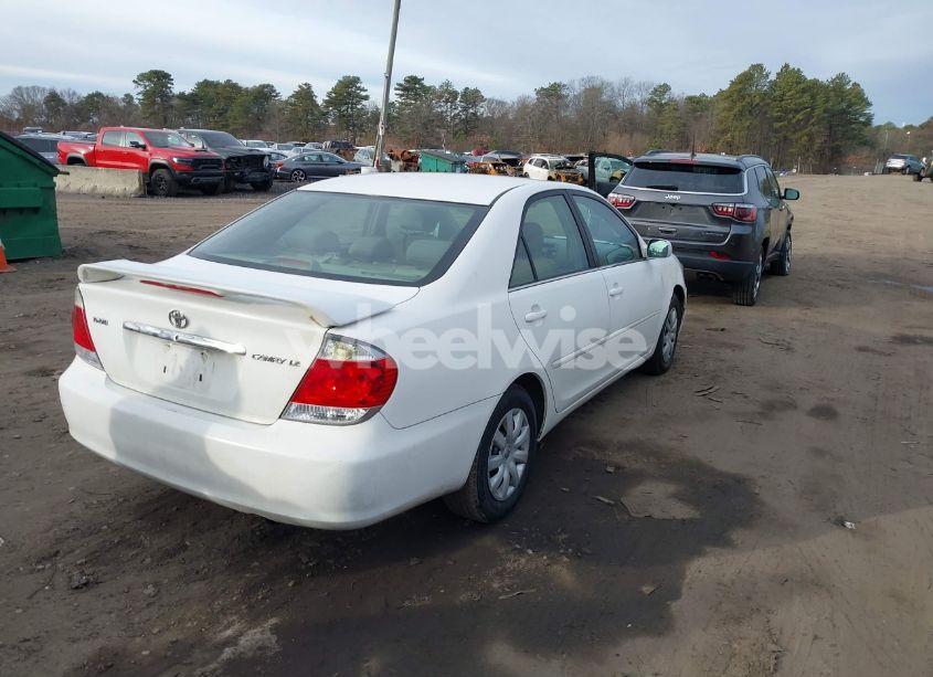 Photo 4 of 2005 Toyota Camry LE/XLE/SE (VIN 4T1BE32K75U610371)
