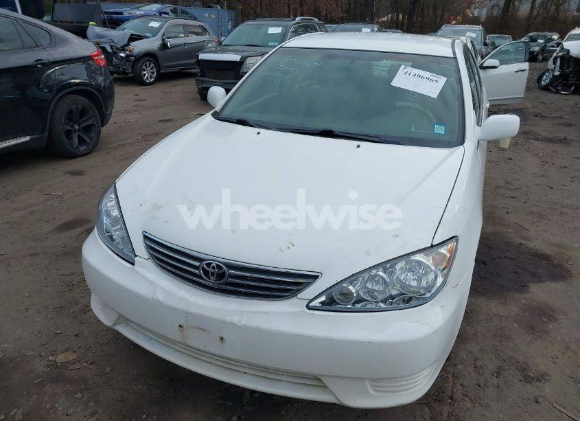 Photo 6 of 2005 Toyota Camry LE/XLE/SE (VIN 4T1BE32K75U610371)