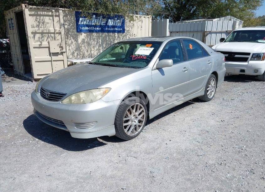 Photo 2 of 2005 Toyota Camry LE (VIN 4T1BE32K75U627087)