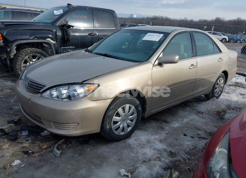 Photo 2 of 2005 Toyota Camry LE (VIN 4T1BE32K75U942486)