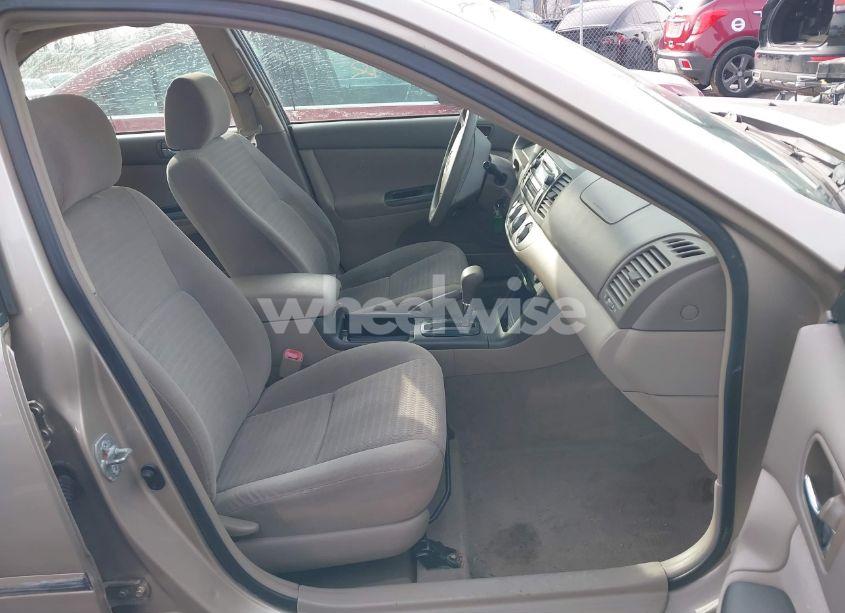 Photo 5 of 2005 Toyota Camry LE (VIN 4T1BE32K75U942486)