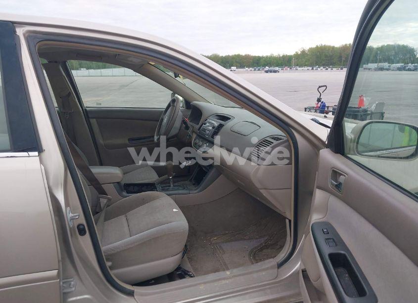 Photo 5 of 2005 Toyota Camry LE (VIN 4T1BE32K75U952158)