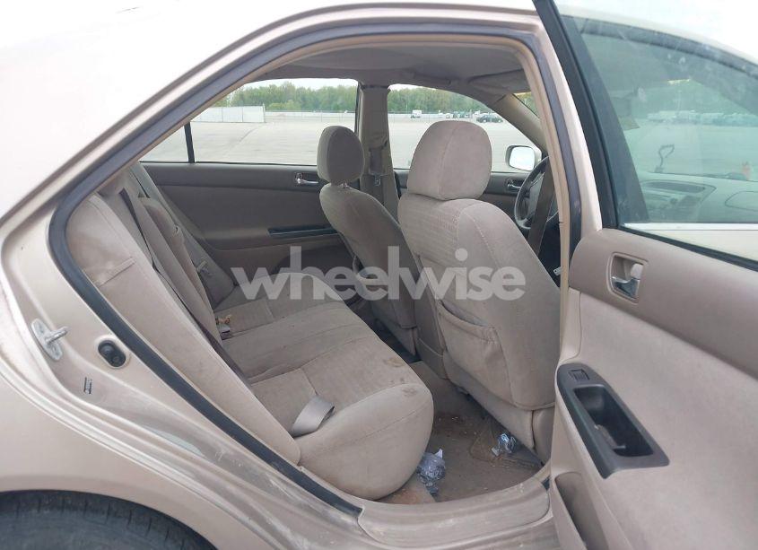 Photo 8 of 2005 Toyota Camry LE (VIN 4T1BE32K75U952158)