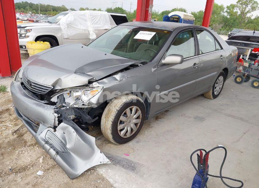 Photo 2 of 2005 Toyota Camry LE (VIN 4T1BE32K75U953925)