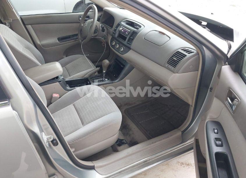 Photo 5 of 2005 Toyota Camry LE (VIN 4T1BE32K75U953925)