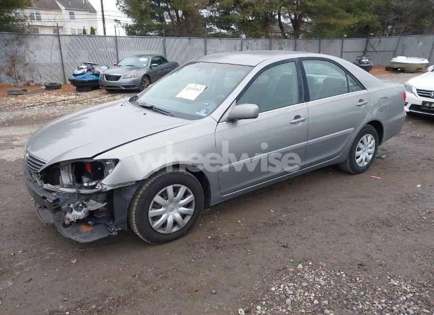 Photo 2 of 2005 Toyota Camry LE (VIN 4T1BE32K75U960759)