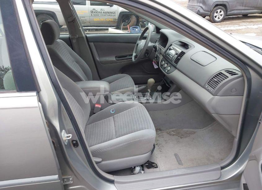 Photo 5 of 2005 Toyota Camry LE (VIN 4T1BE32K75U960759)
