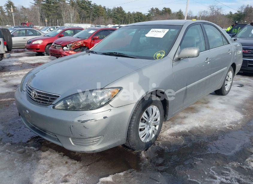 Photo 2 of 2005 Toyota Camry LE (VIN 4T1BE32K75U968585)
