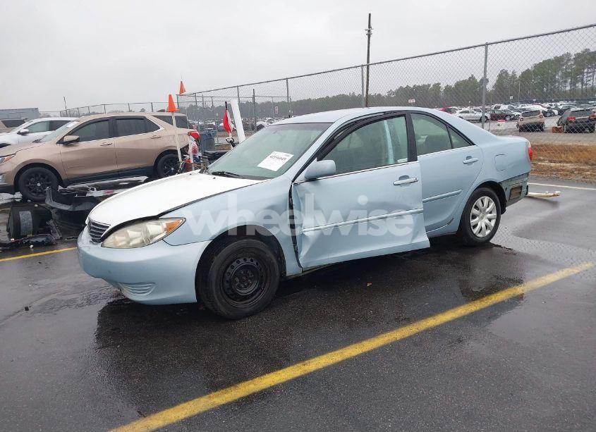 Photo 2 of 2005 Toyota Camry LE (VIN 4T1BE32K75U969333)