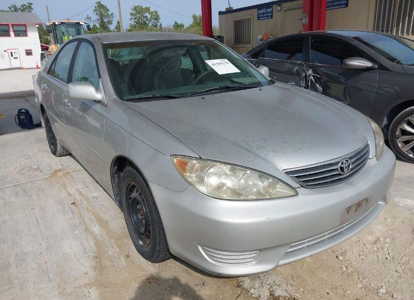 2006 Toyota Camry LE (VIN 4T1BE32K76U704574) main photo