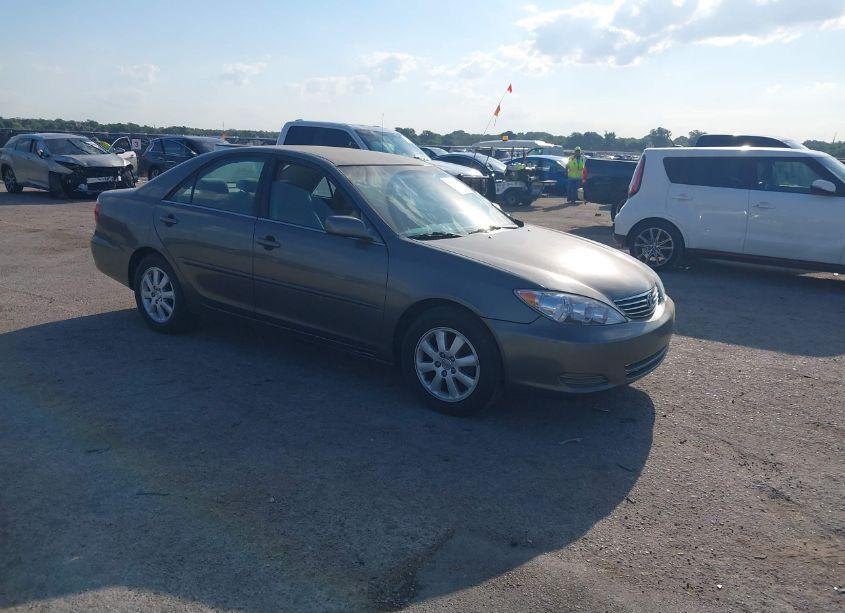 2006 Toyota Camry LE (VIN 4T1BE32K76U715588) main photo