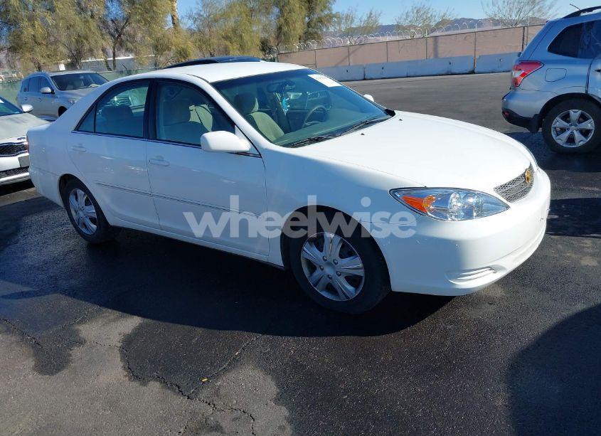 2002 Toyota Camry XLE (VIN 4T1BE32K82U062148) main photo