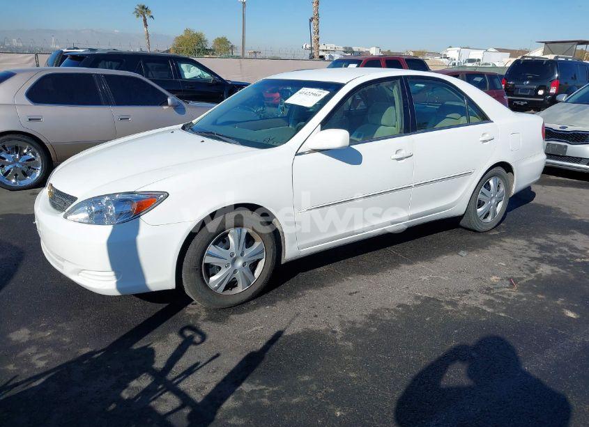 Photo 2 of 2002 Toyota Camry XLE (VIN 4T1BE32K82U062148)