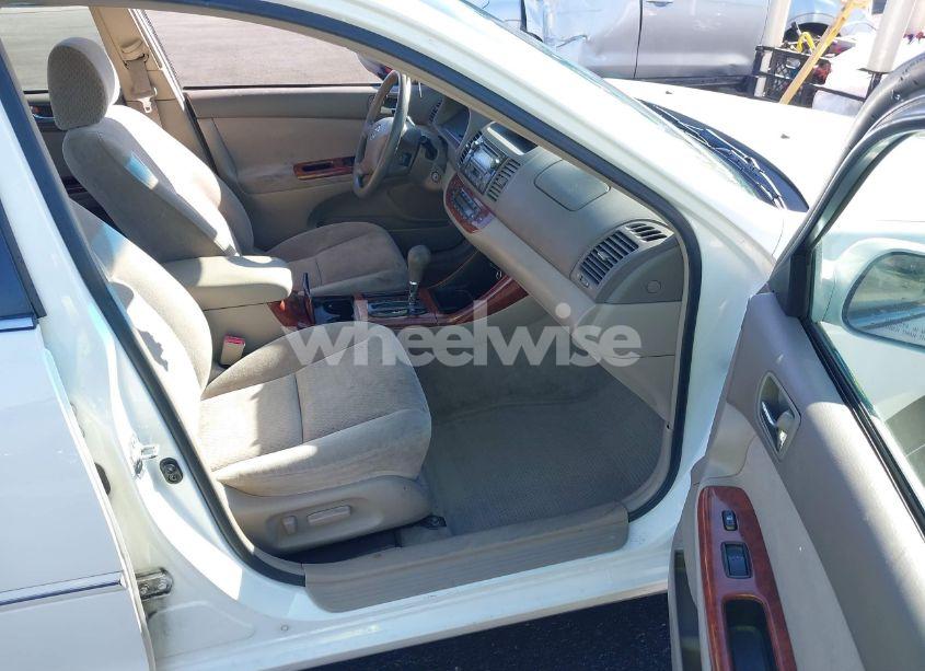 Photo 5 of 2002 Toyota Camry XLE (VIN 4T1BE32K82U062148)