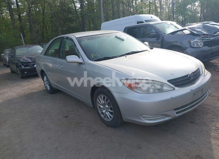 2002 Toyota Camry LE (VIN 4T1BE32K82U104088) main photo