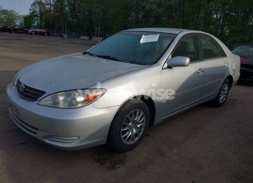 Photo 2 of 2002 Toyota Camry LE (VIN 4T1BE32K82U104088)