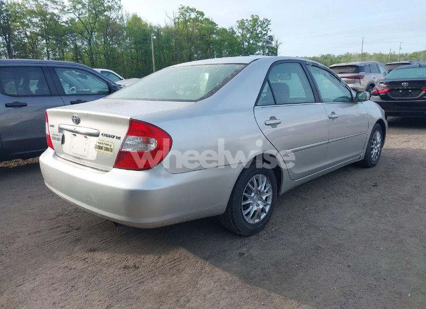 Photo 4 of 2002 Toyota Camry LE (VIN 4T1BE32K82U104088)