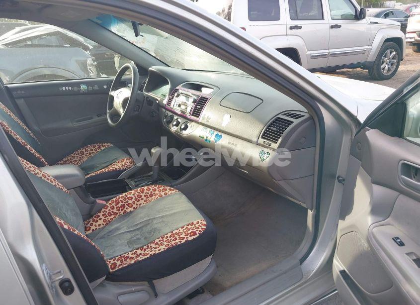 Photo 5 of 2002 Toyota Camry LE (VIN 4T1BE32K82U104088)