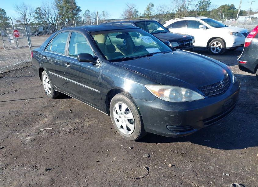 2002 Toyota Camry XLE (VIN 4T1BE32K82U108335) main photo