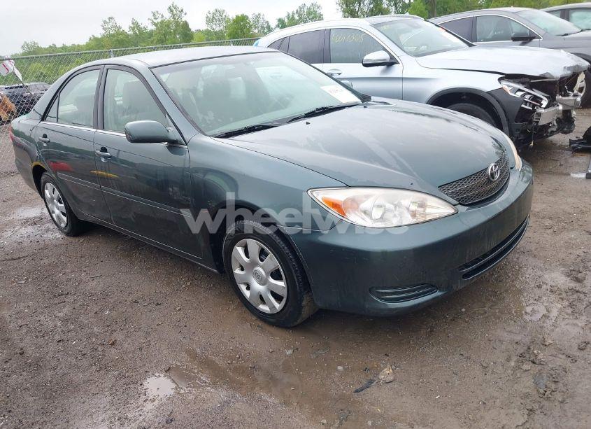 2002 Toyota Camry LE (VIN 4T1BE32K82U500344) main photo
