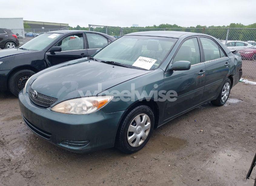 Photo 2 of 2002 Toyota Camry LE (VIN 4T1BE32K82U500344)
