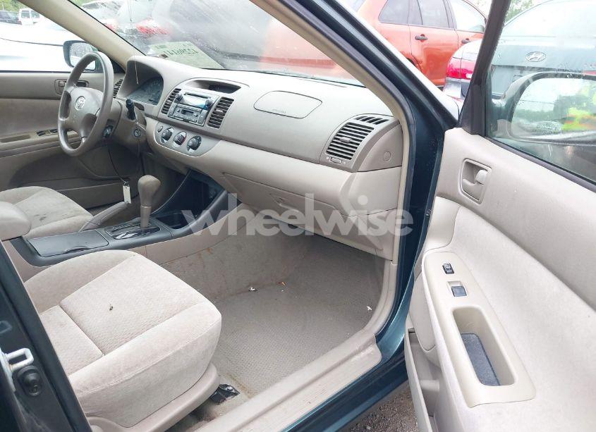 Photo 5 of 2002 Toyota Camry LE (VIN 4T1BE32K82U500344)