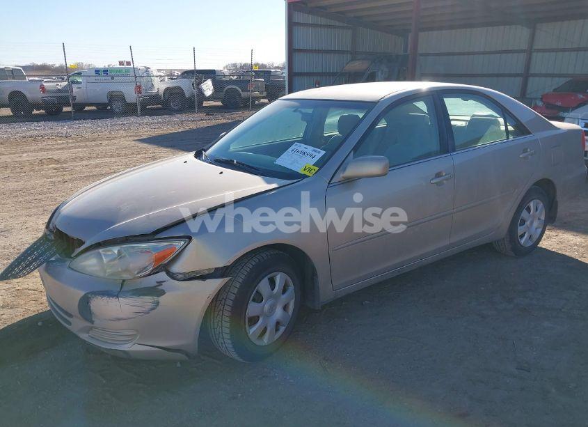 Photo 2 of 2002 Toyota Camry LE (VIN 4T1BE32K82U548460)