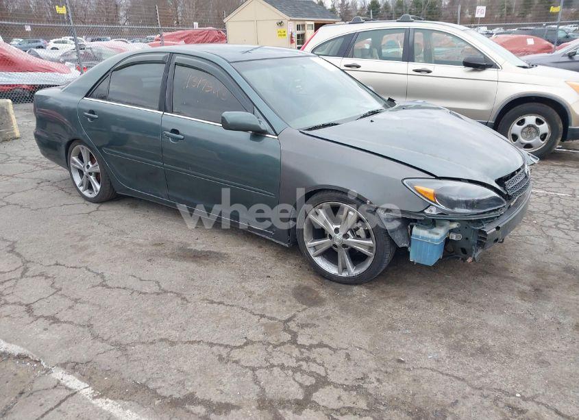 2002 Toyota Camry LE (VIN 4T1BE32K82U562519) main photo