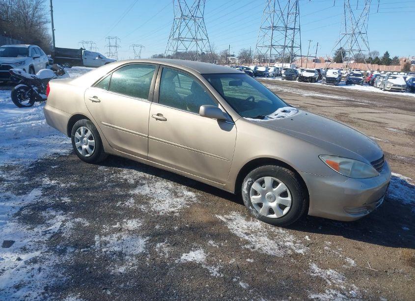 2002 Toyota Camry LE (VIN 4T1BE32K82U594676) main photo
